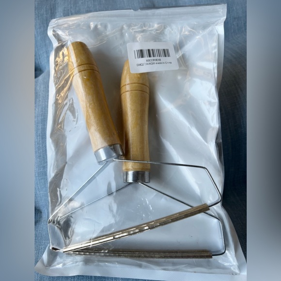 NWOT Set of 2 HAIR/LINT remover - Picture 3 of 4